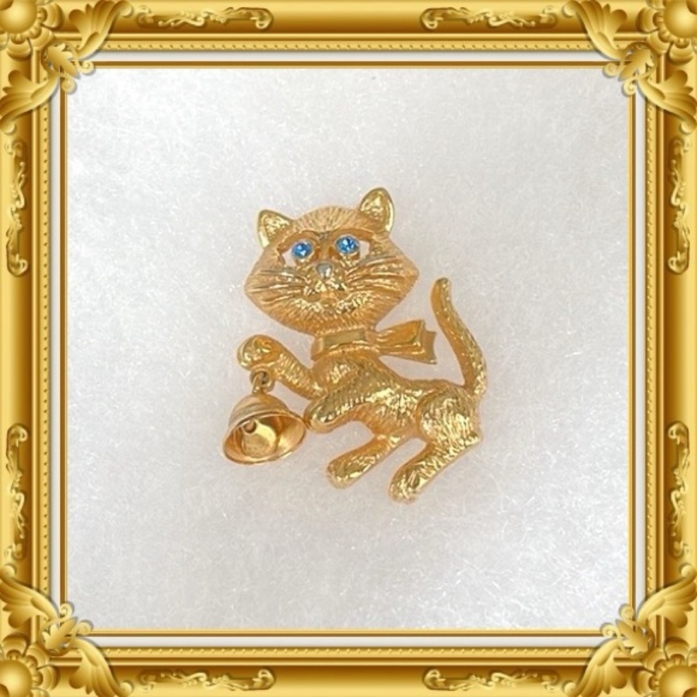 💕Beautiful Vintage Gold Tone Avon Kitty Pin with Bell💕
